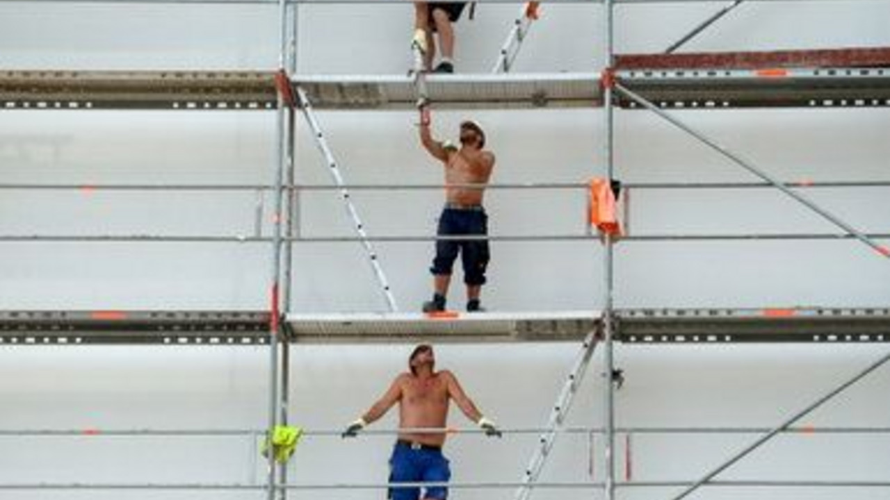 Der winterliche Anstieg der Arbeitslosigkeit ist jahreszeitlich bedingt und geht unter anderem auf eine erhöhte Anzahl von Arbeitslosmeldungen im Baugewerbe zurück; Bild: dpa