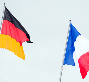 Die Flaggen von Deutschland und Frankreich