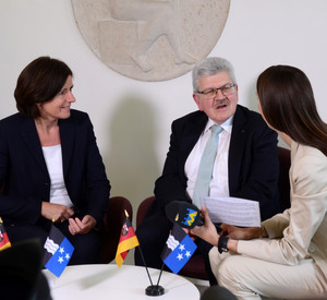Ministerpräsidentin Malu Dreyer im Gespräch mit Landammann Roland Brogli; Foto: Kanton Aargau