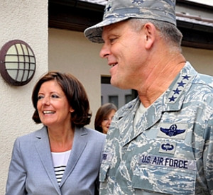 Ministerpräsidentin Dreyer und General Gorenc; Bild: U.S. Air Force