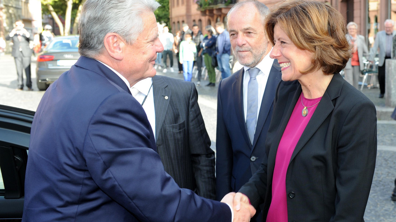 Ministerpräsidentin Malu Dreyer begrüßt Bundespräsident Joachim Gauck bei seinem Besuch im September