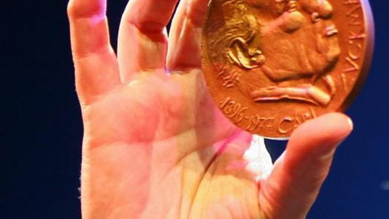 Die Carl-Zuckmayer-Medaille; Bild: rlp-Archiv
