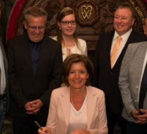 Bei ihrem elften Regionenbesuch besichtigte Ministerpräsidentin Malu Dreyer den Weinkeller der Winzergenossenschaft Mayschoß-Altenahr; Bild: Piel