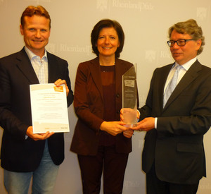 Ministerpräsidentin Dreyer mit dem zuständigen Abteilungsleiter Christoph Charlier (rechts) und dem Projektbeauftragten Birger Hartnuß (links), Bild: rlp