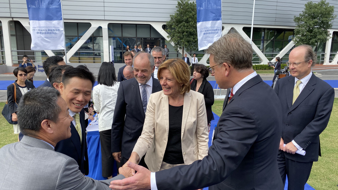 Ministerpräsidentin Malu Dreyer besucht gemeinsam mit ihrer Delegation die Niederlassung von Boehringer Ingelheim in Shanghai