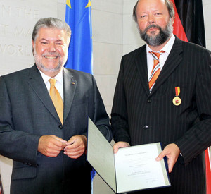 Verleihung der Verdienstmedaille an Joachim Russ; Bild: Sämmer