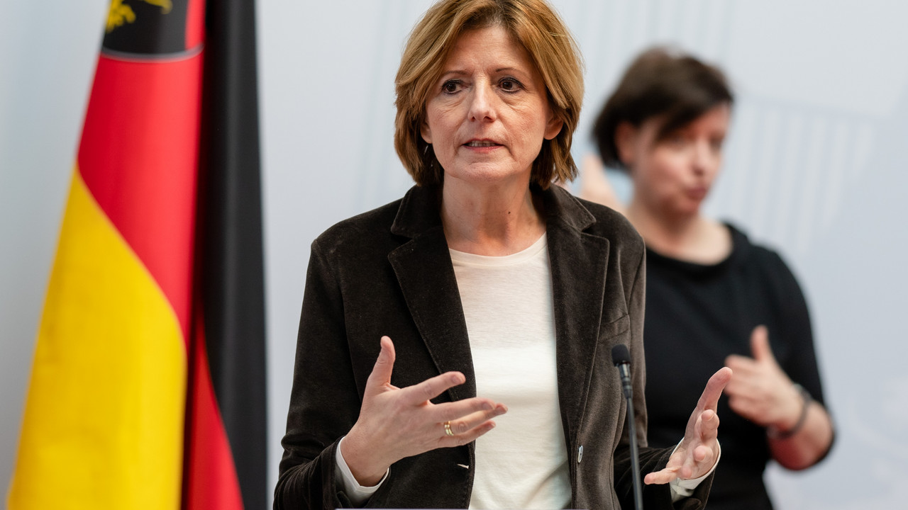Ministerpräsidentin Malu Dreyer vor der Presse