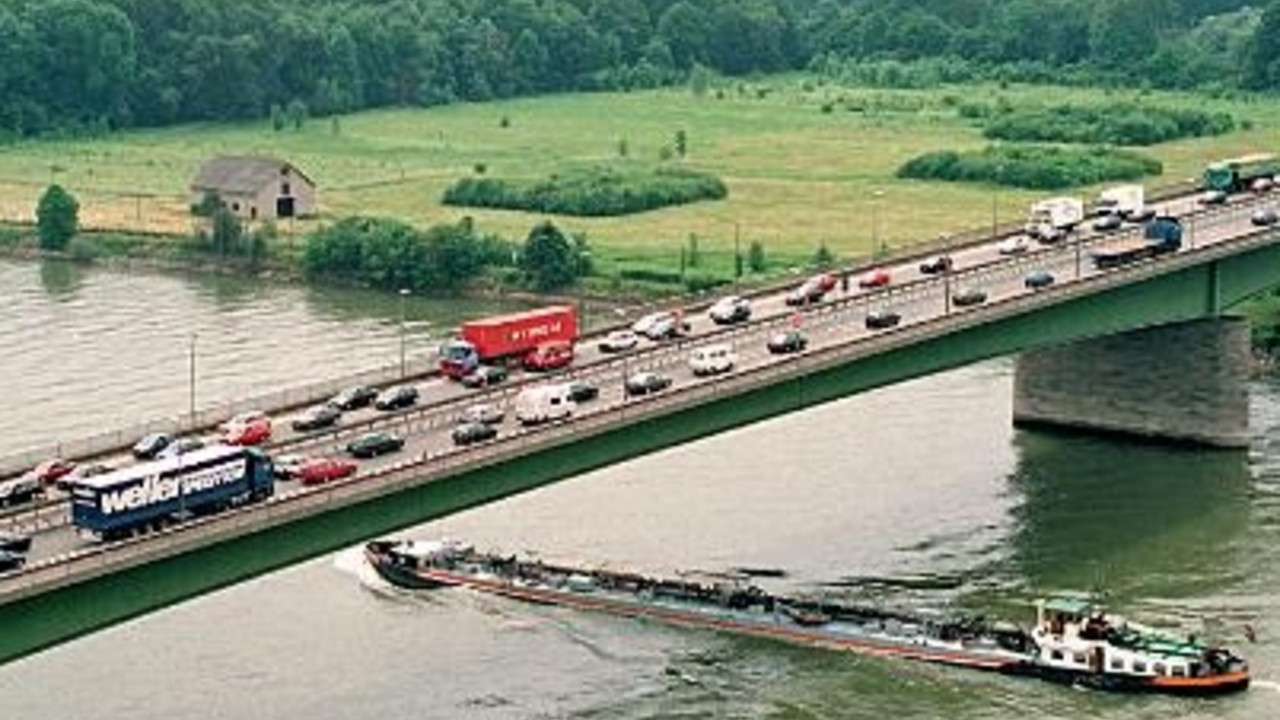 Schiersteiner Autobahnbrücke; Bild: dpa-Archiv