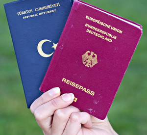 Symbolfoto doppelte Staatsbürgerschaft; Bild: dpa