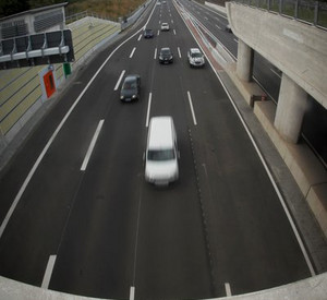 Sechsspurige Autobahn bei Mainz; Bild: dpa