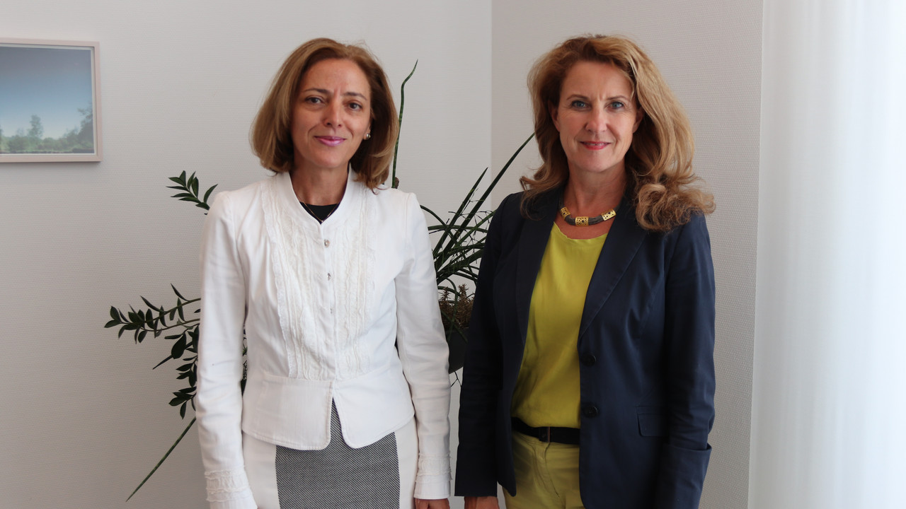 Staatssekretärin Heike Raab hat die Botschafterin der Republik Bulgarien, Elena Shekerletova, zu ihrem Antrittsbesuch in der Staatskanzlei empfangen