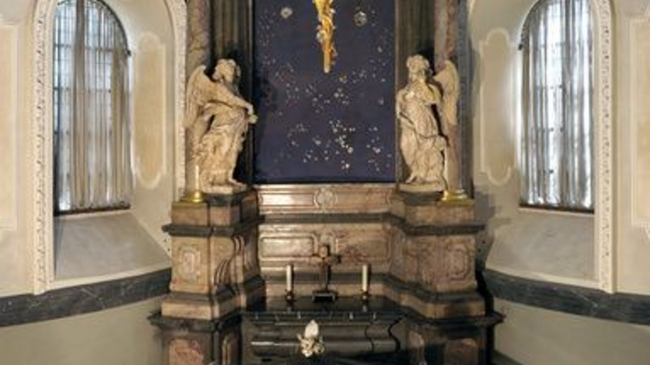 Schrein im Trierer Dom mit dem "Heiligen Rock"; Bild: Bistum Trier