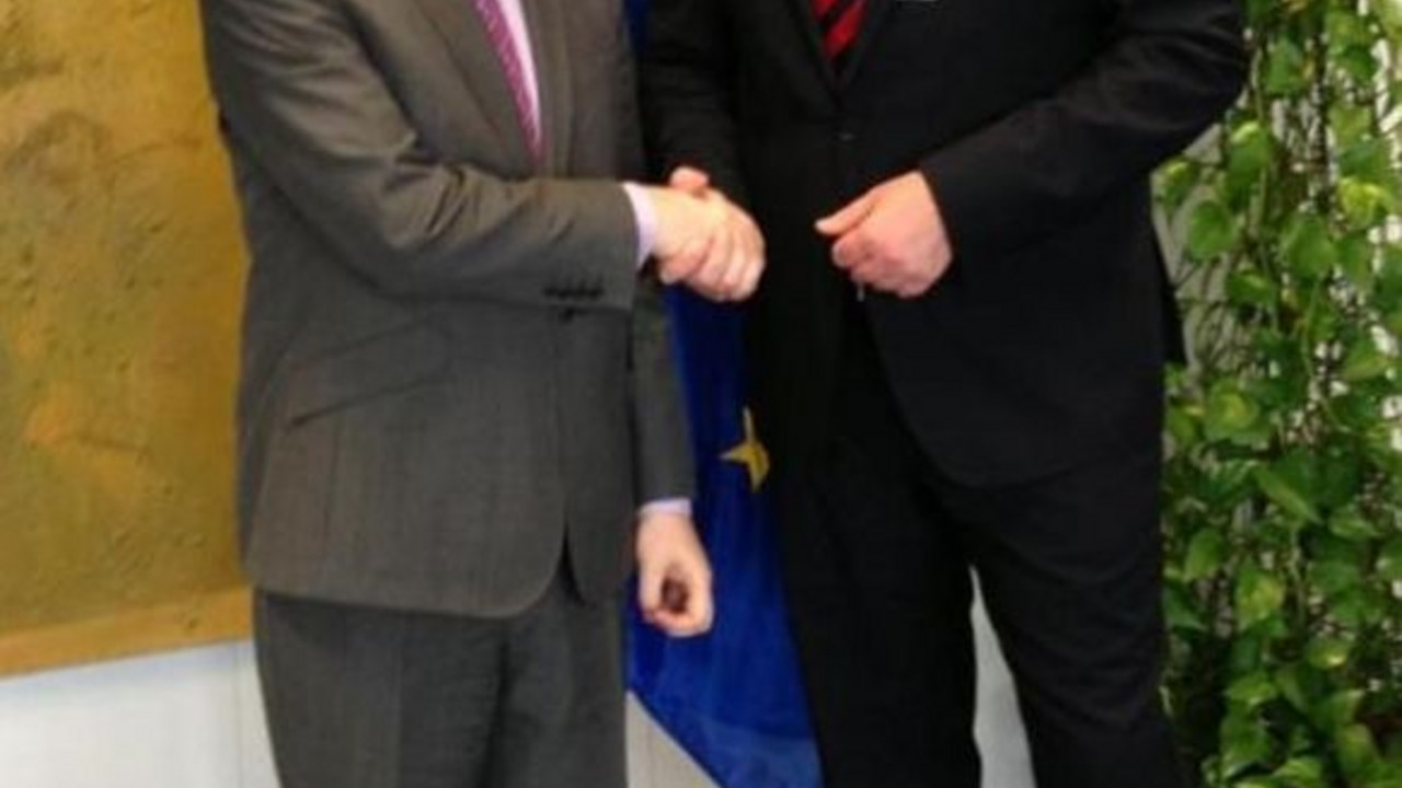 Sozialminister Alexander Schweitzer (r.) mit EU-Arbeits- und Sozialkommissar László Andor; Bild: MSAGD