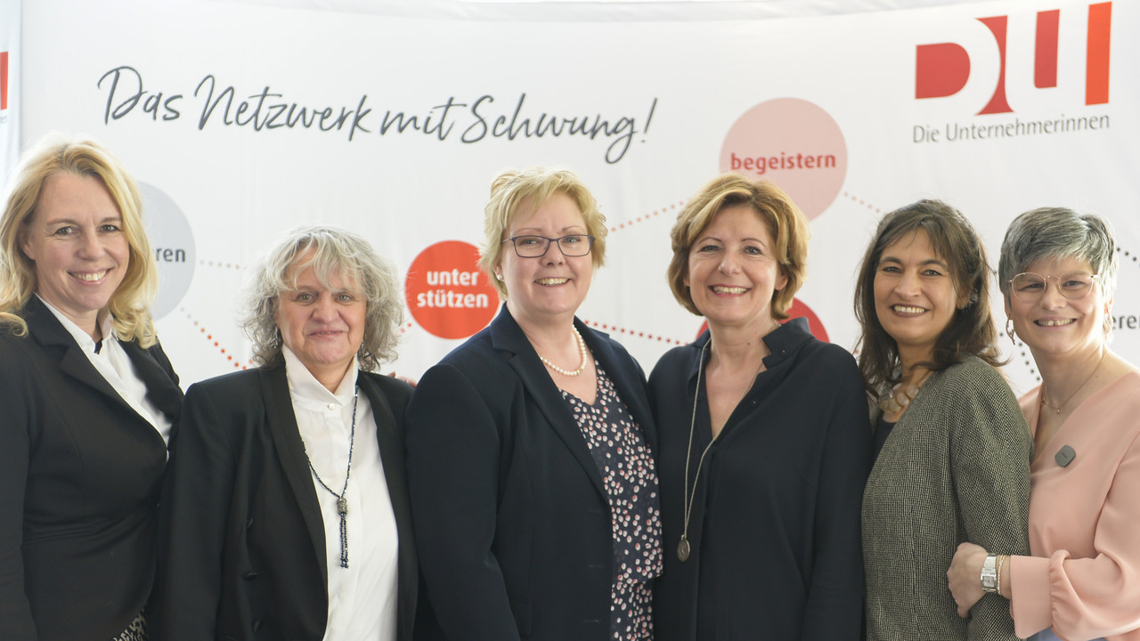 10 Jahre DU-Die Unternehmerinnen: Beisitzerin Sonja Grohs, 2.  Vorsitzende Stephanie Graumann-Merkel, Ministerpräsidentin Malu Dreyer, 1. Vorsitzende Marian Hahn, Kassenwartin Birgit Worf, Oberbürgermeisterin Dr. Heike Kaster-Meurer (v.r.n.l.)