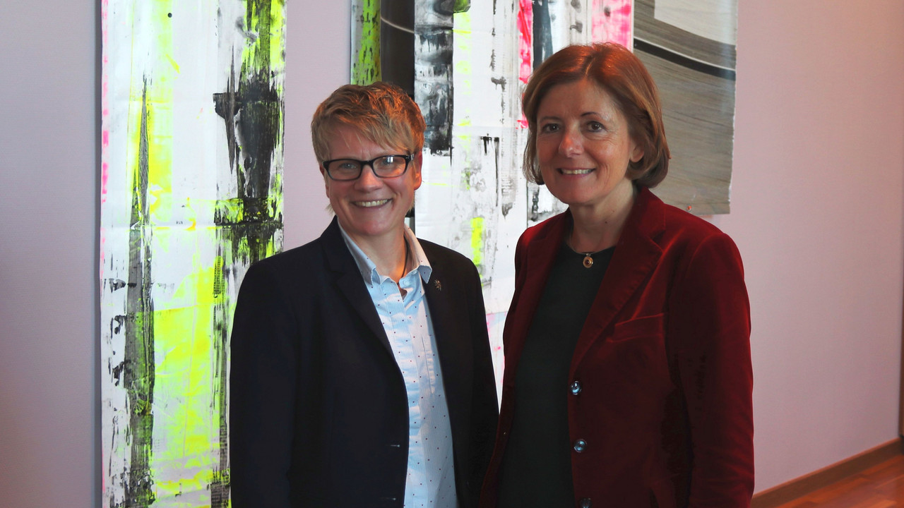 Ministerpräsidentin Malu Dreyer mit der neuen landesvorsitzenden der GdP RLP, Sabrina Kunz