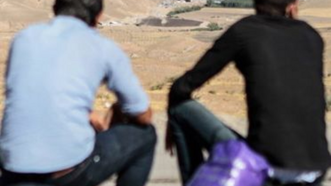 Zwei syrische Männer an der Grenze zum Irak; Bild: dpa