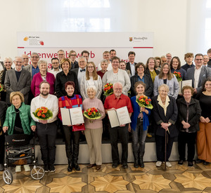 Bild mit den Preisträgerinnen und Preisträgern aus dem Jahr 2022.