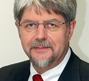 Ernst Schwanhold