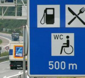 Hinweisschild Raststätte; Bild: dpa-Archiv