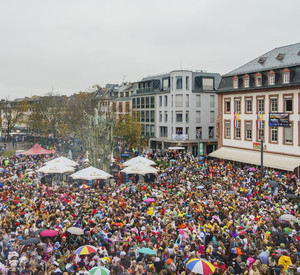 Beginn der fünften Jahreszeit auf dem Schillerplatz in Mainz