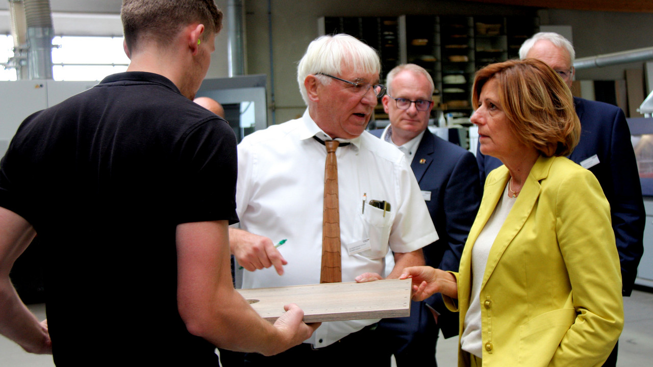 Ministerpräsidentin Malu Dreyer bei ihrem Besuch in Welschbillig