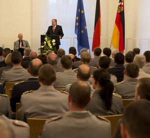 Ministerpräsident Kurt Beck beim Jahresempfang der Bundeswehr; Bild: Peter Pulkowski / © Staatskanzlei