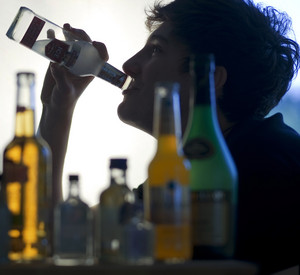 Jugendlicher und Alkohol; Bild: rlp-Archiv