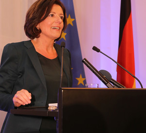Ministerpräsidentin Dreyer begrüßt die Gäste des Neujahrsempfangs; Bild: Sämmer