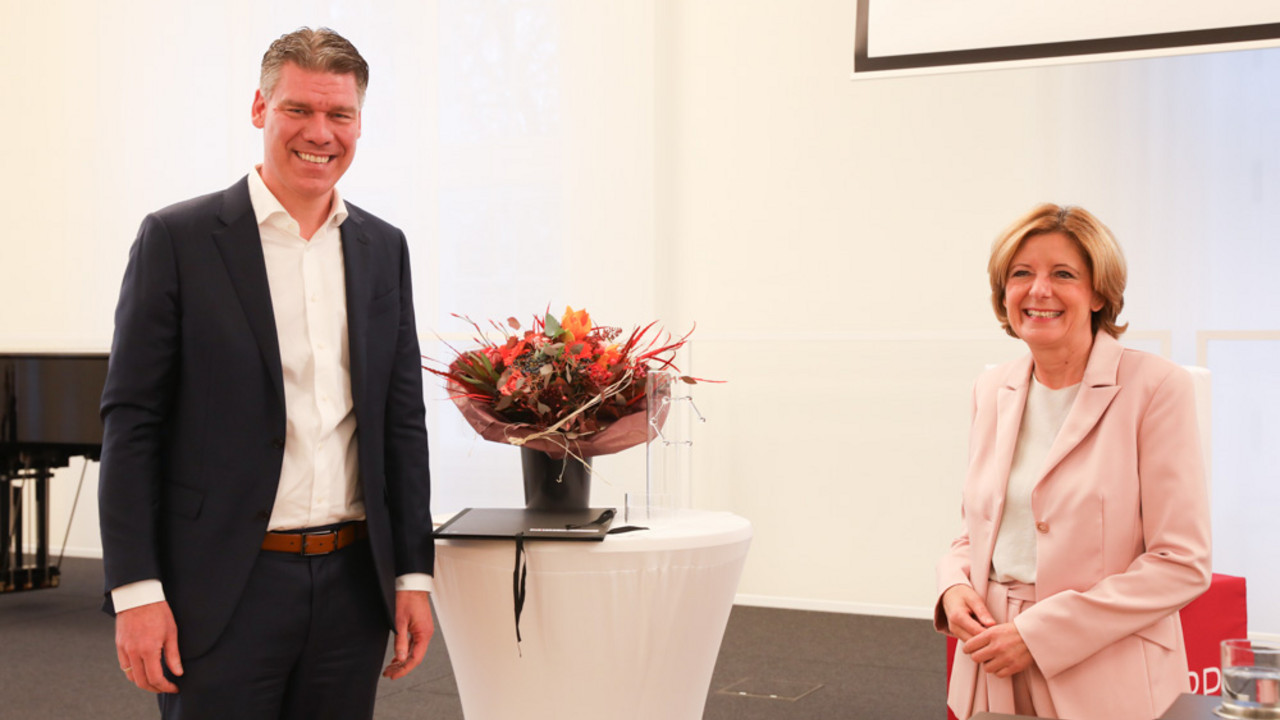 Ministerpräsidentin Malu Dreyer und Tim Berger, CEO Eckes-Granini Group und Vorstandsvorsitzender der Eckes AG