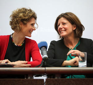 Ministerpräsidentin Malu Dreyer und ihre Stellvertreterin Eveline Lemke bei der Bilanz-Pressekonferenz der Landesregierung
