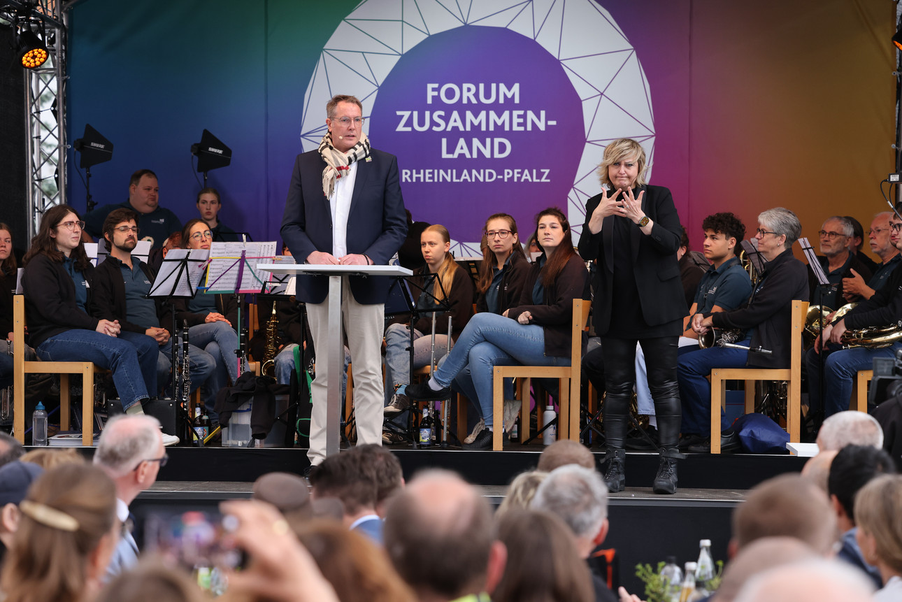 Ministerpräsident Alexander Schweitzer beim Bürgerempfang.