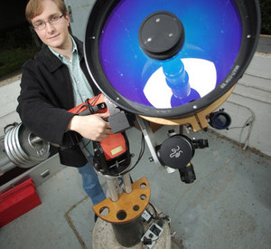 Der Vorsitzende der Astronomischen Arbeitsgemeinschaft Mainz, Jan-David Förster; Bild: dpa