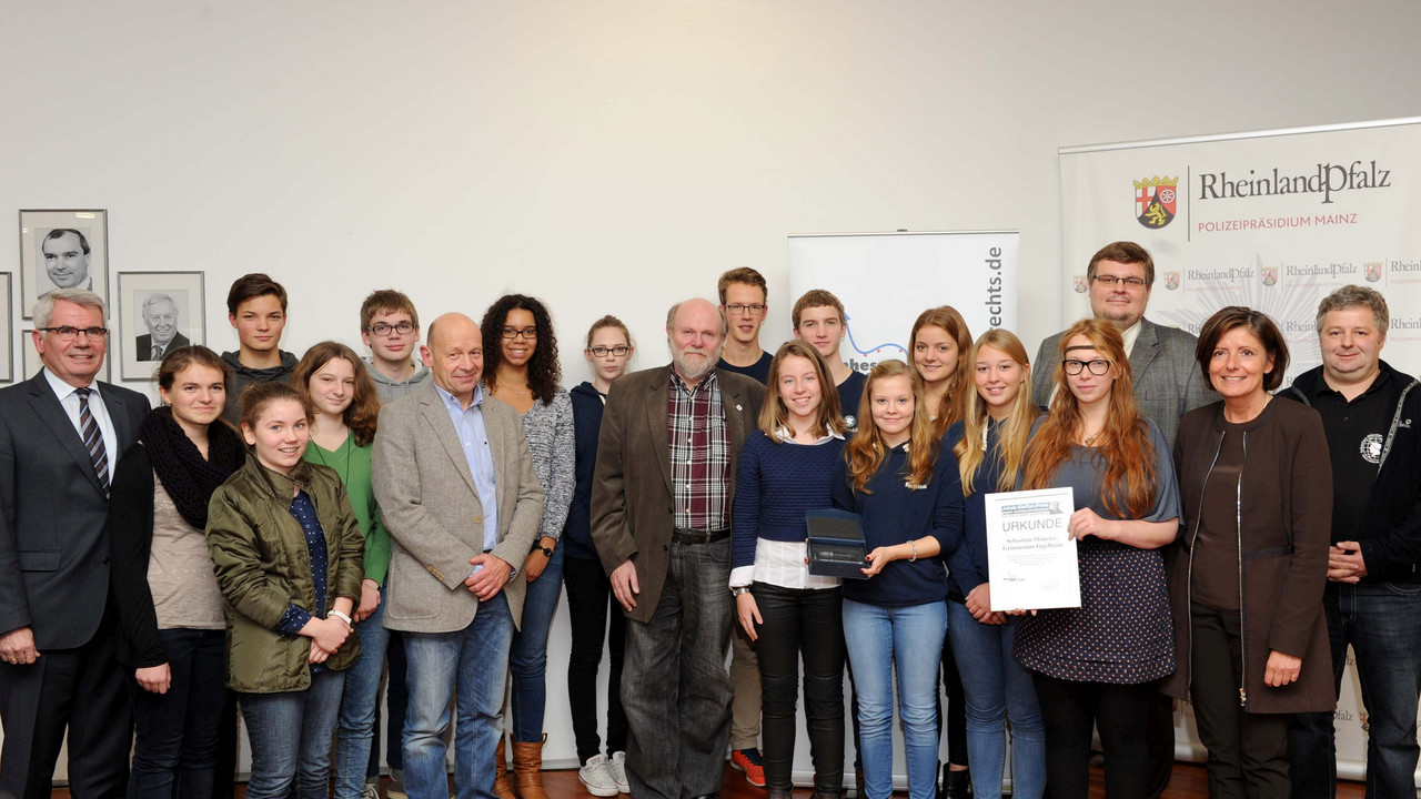 Gruppenfoto mit allen Preisträgerinnen und Preisträgern; Foto: Kristina Schäfer / © Staatskanzlei