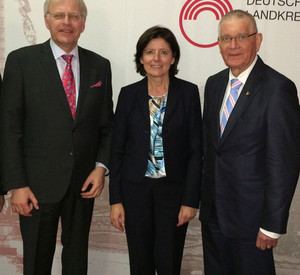 Von links: der neue Präsident des Deutschen Landkreistages, Landrat Reinhard Sager, Ministerpräsidentin Malu Dreyer und Landrat Hans Jörg Duppré; Bild: Deutscher Landkreistag