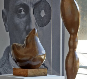 Skulpturen von Hans Arp im gleichnamigen Museum in Rolandseck; Bild: dpa