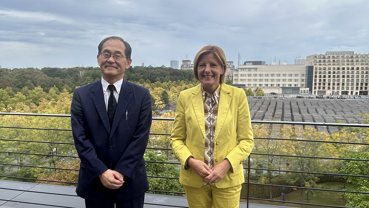 Ministerpräsidentin Malu Dreyer und der japanischer Botschafter Hidenao Yanagi