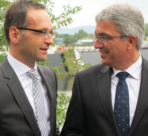Maas und Lewentz vor Moselschleuse; Bild: dpa