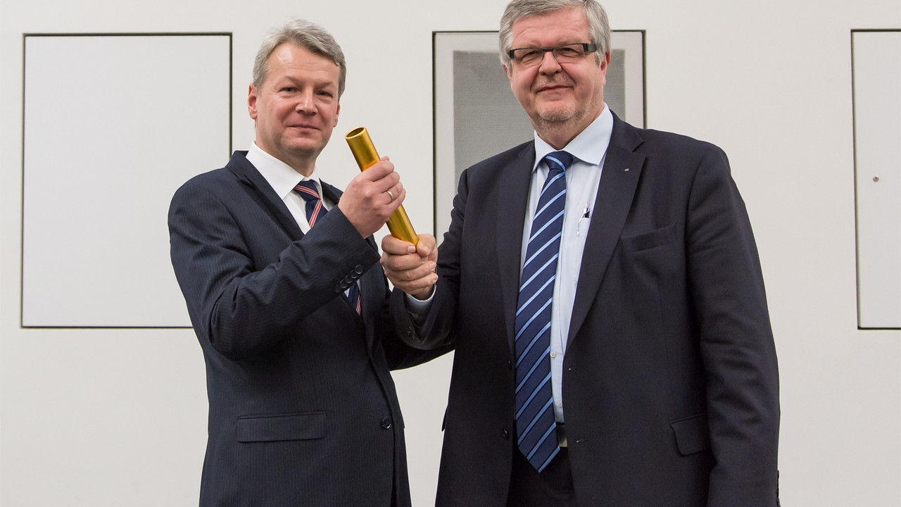 Staffelübergabe von Professor Dieter Rombach an Professor Peter Liggesmeyer; Foto: IESE