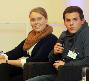 Junge Menschen am PC; Bild: rlp-Archiv, dpa