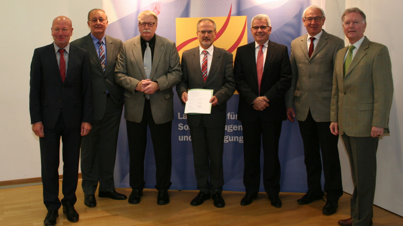 Unterzeichnung des Kooperationsvertrags; Bild: LSJV