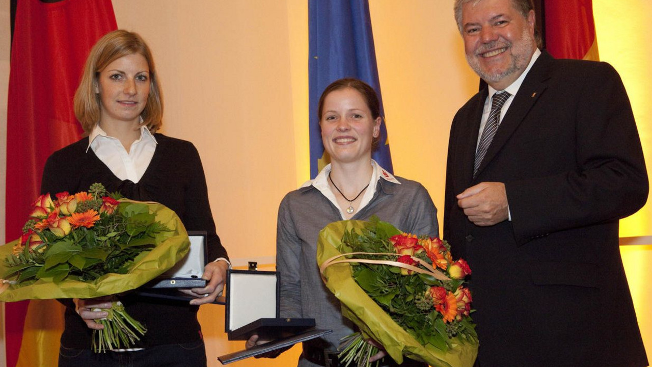 Katrin Schultheis, Sandra Sprinkmeier und Kurt Beck; Bild: Bauer