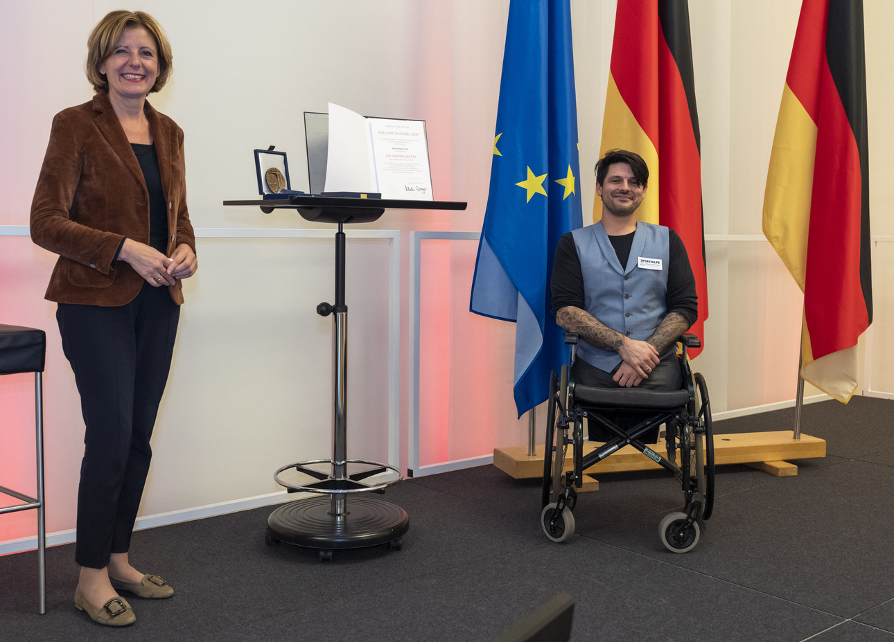 Ministerpräsidentin Malu Dreyer überreicht die Sportplakette
