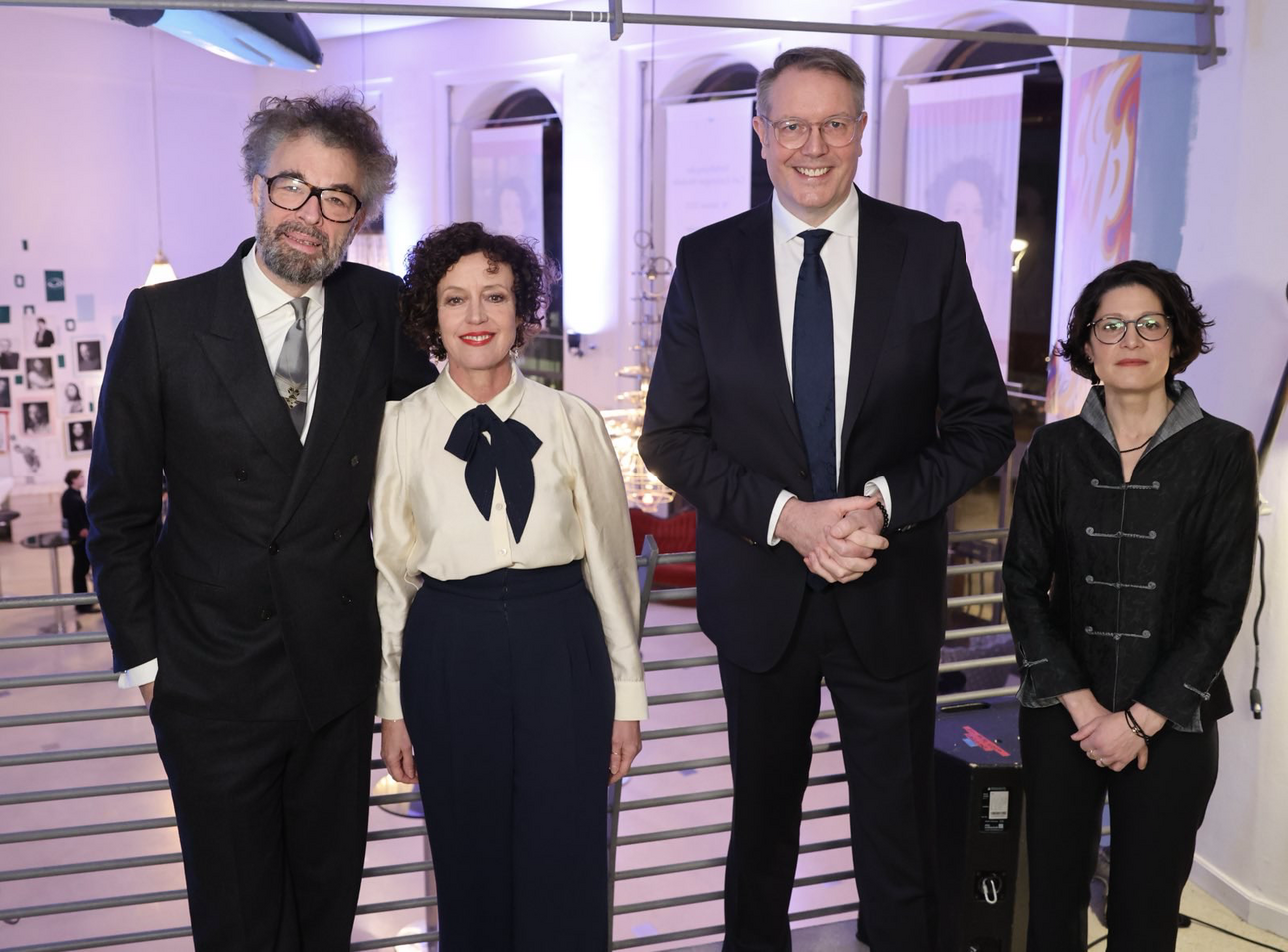 Maria Schrader zählt seit Jahrzehnten zu den bekanntesten und erfolgreichsten Schauspielerinnen im deutschsprachigen Raum.