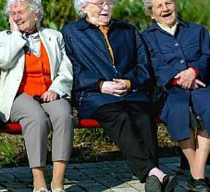 Lachende Seniorinnen; Bild: rlp-Archiv