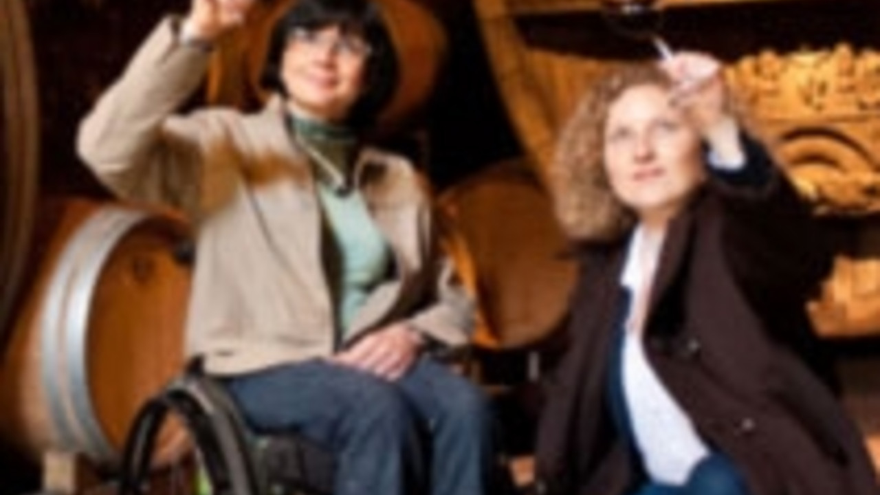 Barrierefrei Besichtigung eines Weinkellers in Deidesheim; Bild: rlp-Tourismus