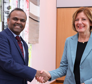 Ministerpräsidentin Malu Dreyer und der indische Generalkonsul B.S. Mubarak
