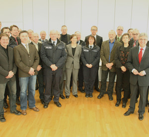 Empfang der an multinationalen Auslandsmissionen beteiligten Polizisten bei Innenminister Lewentz (3. v. r.); Bild: ISIM