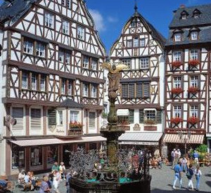 Marktplatz von Bernkastel-Kues; Bild: dpa