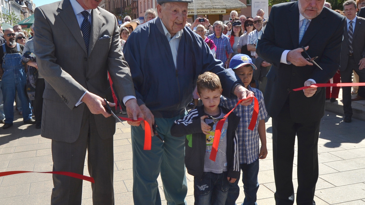 Oberbürgermeister Hans-Dieter Schlimmer und Ministerpräsident Beck bei der Eröffnung des „Boulevard Ostbahnstraße" in Landau; Bild: Stadt Landau