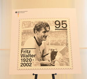 Sonderbriefmarke anlässlich des 100. Geburtstages von Fritz Walter